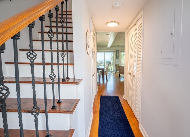 Building Photo - PERFECT OCEANFRONT WINTER WORK-FROM-HOME GETAWAY