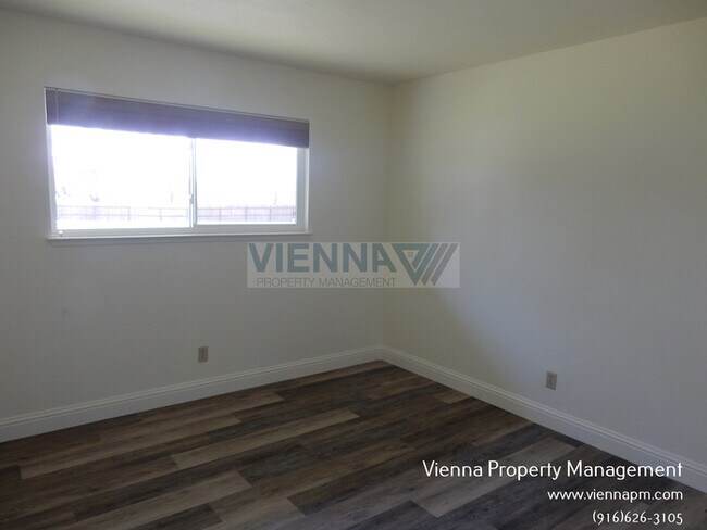 Building Photo - 1075 Big Ben Rd
