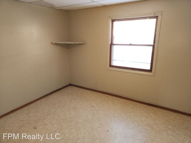 Building Photo - 4 br, 1 bath House - 73 Villa Street 1