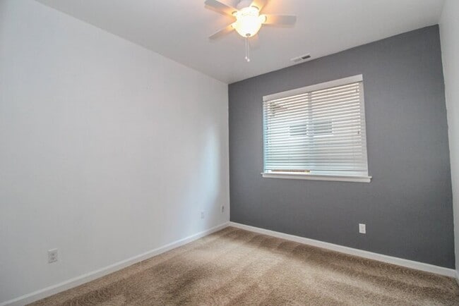 Building Photo - Excellent Snohomish Location. 5bed 3bath 2 Car Garage Sitting on a non through street with very l...