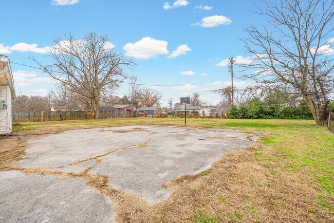 Building Photo - 3 Bedroom Pet Friendly Home For Rent Near Post!