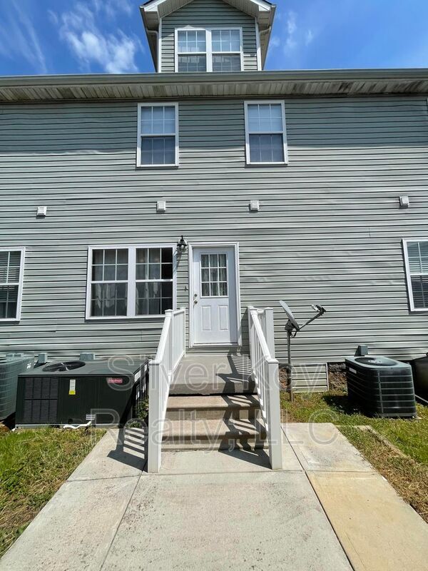 Building Photo - 415 Ashbury Cir