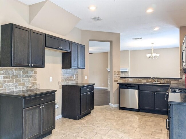 Building Photo - 2215 Bent Bow Dr
