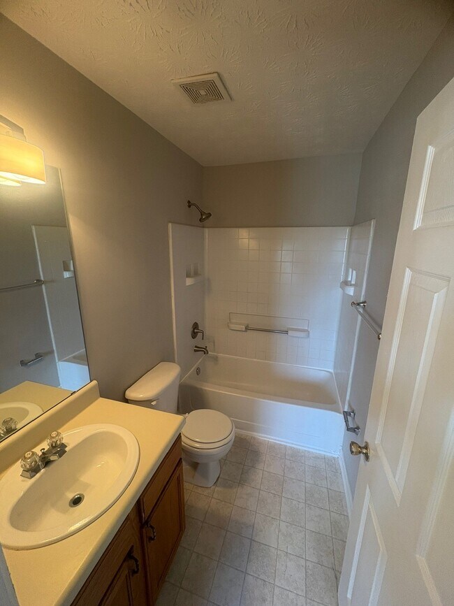 Building Photo - 5863 Strathmoor Manor Cir
