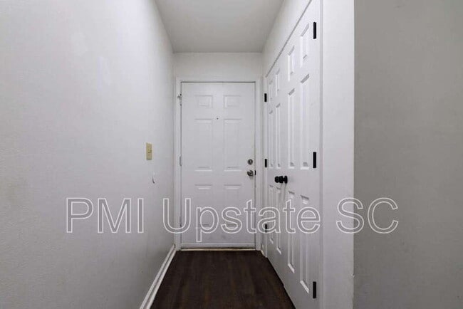 Building Photo - 111 Charlestowne Way
