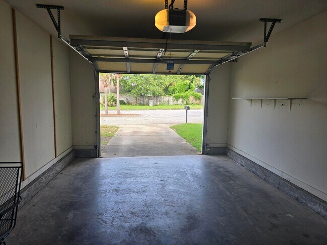 Building Photo - 7720 Lola Cir