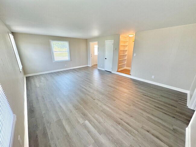 Building Photo - 224 28th Ave Pl NE