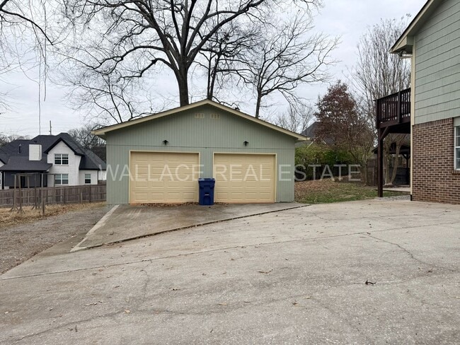 Building Photo - 4 BEDROOM, 3.5 BATHROOM HOME IN BEXHILL!