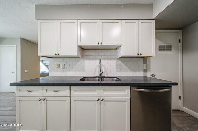 Building Photo - 5634 S Captain Kidd Ct