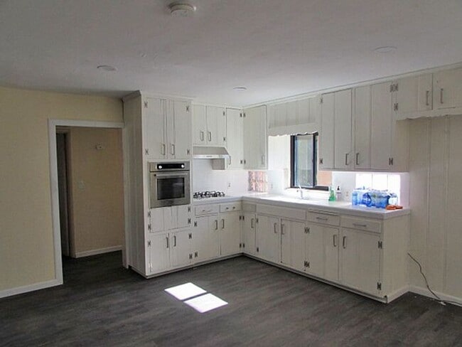 Building Photo - 2BR w/ In-Unit Laundry, Fireplance & A/C in Yucaipa