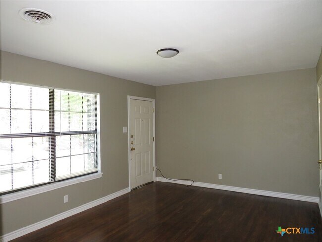 Building Photo - 504 McArthur Dr