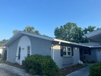 Building Photo - 2/1 UPDATED UNIT in a Triplex