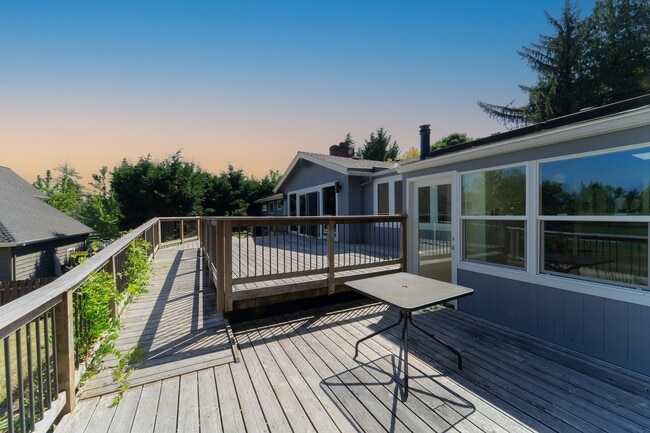 Building Photo - 4-Bedroom Luxury Home for Rent by Portland Golf Club