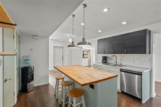 Building Photo - 2407 S Lois Ave