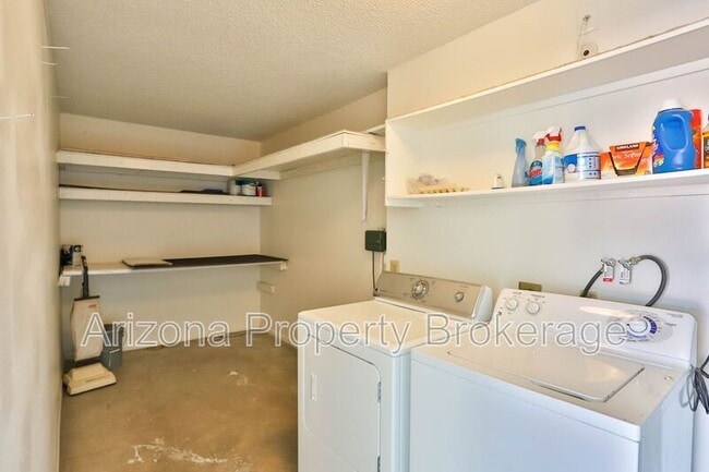 Building Photo - 11838 N Sun Valley Dr