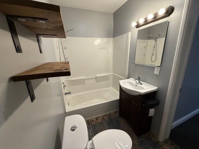 Building Photo - BRICKROAD apts.