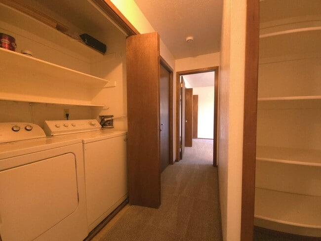 Building Photo - 525 Manhattan Dr