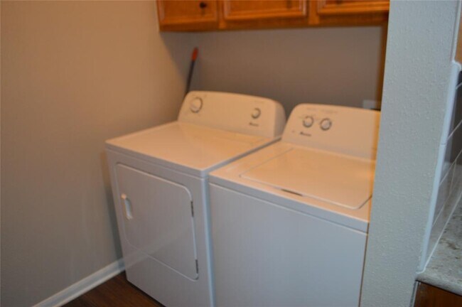Building Photo - 111 Manor Pl