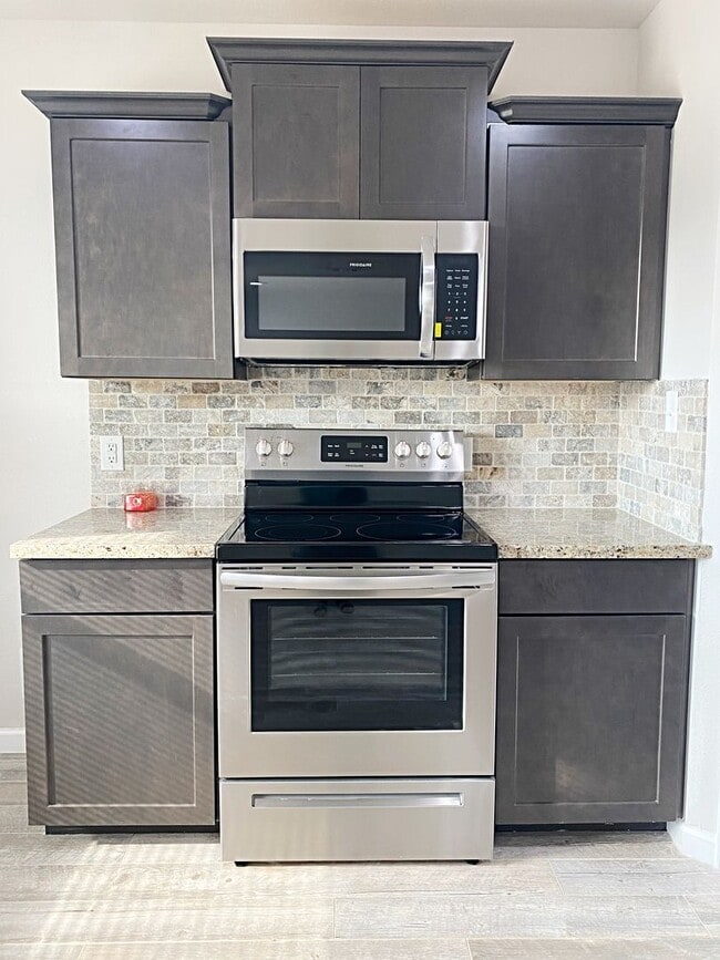 Building Photo - 380 Bower Rd