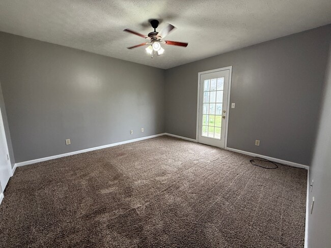 Building Photo - 813 Willow Pointe