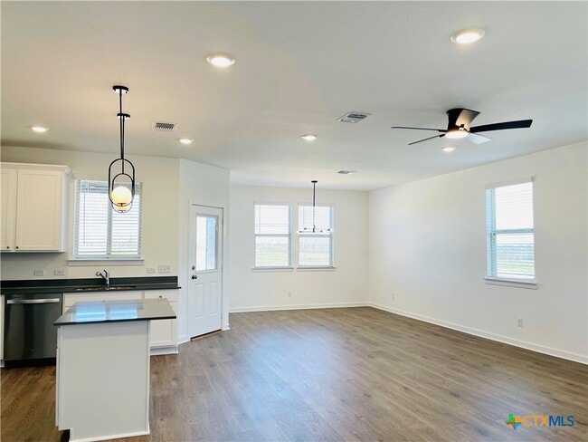 Building Photo - 914 Childress Dr