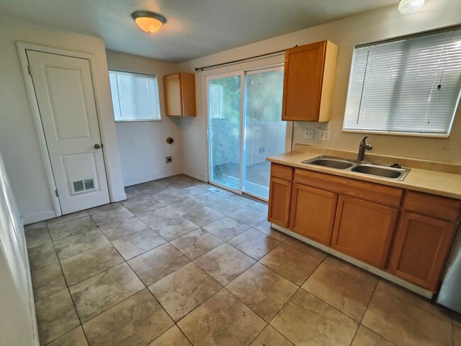 Building Photo - 784-794 S 450 W