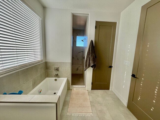 Building Photo - Beautiful Four-Bedroom Luxury Sage Villas Townhome in Ivins