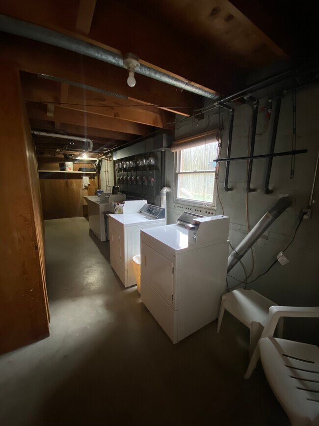 Laundry area - 1110 W Laurel St
