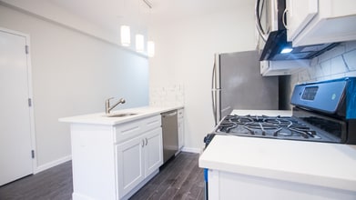 Building Photo - 594 Franklin Ave