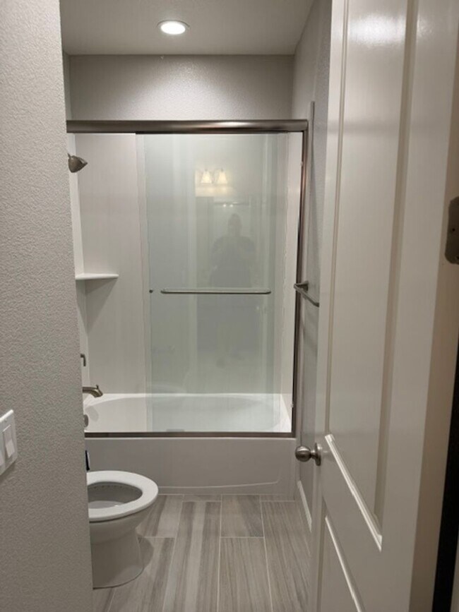 Building Photo - Beautiful Upgraded 4 Bed 3 Bath home in San Ramon Gale Ranch