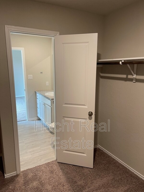 Building Photo - 10543 McClintock Dr