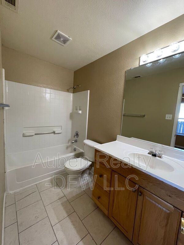 Building Photo - 121 Cambridge Dr