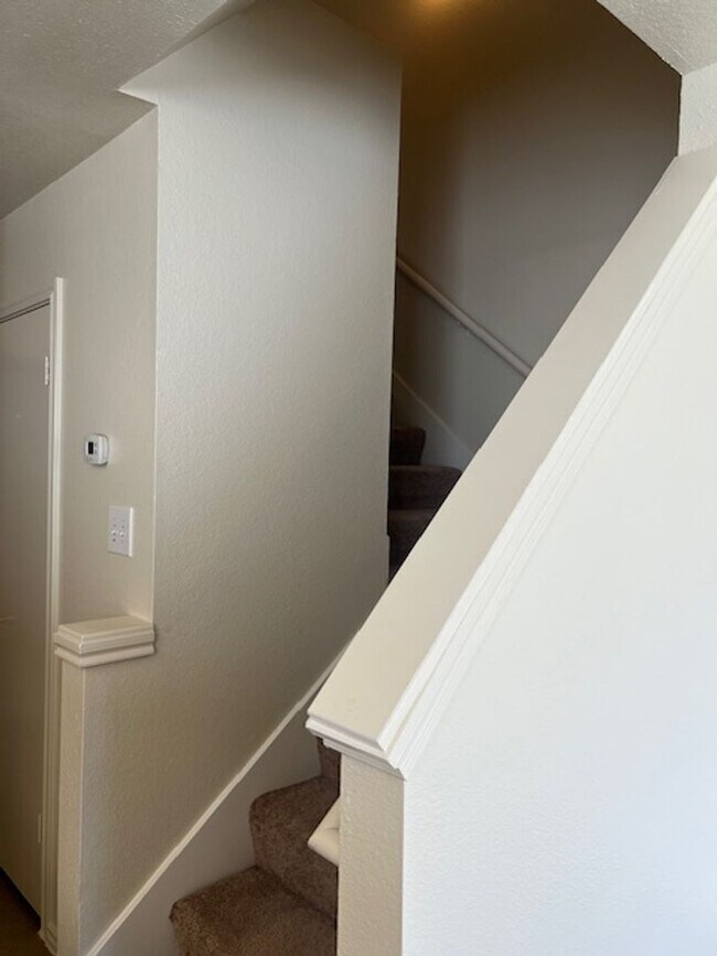 Building Photo - 929