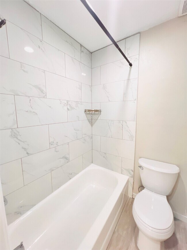 Building Photo - 8815 Brummel Dr