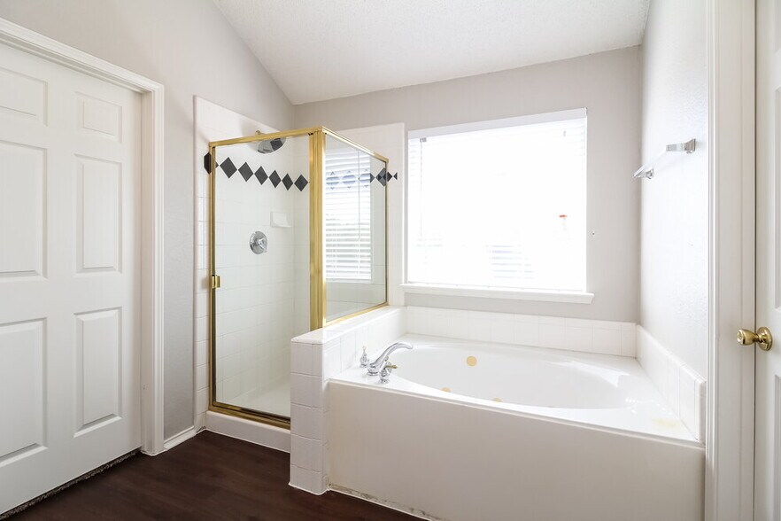 Building Photo - 816 Parker Dr