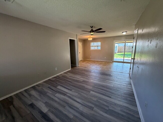 Building Photo - 3 Bed, 2 Bath in Del City