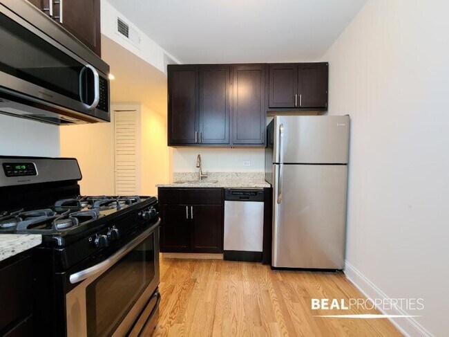Building Photo - 1 bedroom in CHICAGO IL 60613