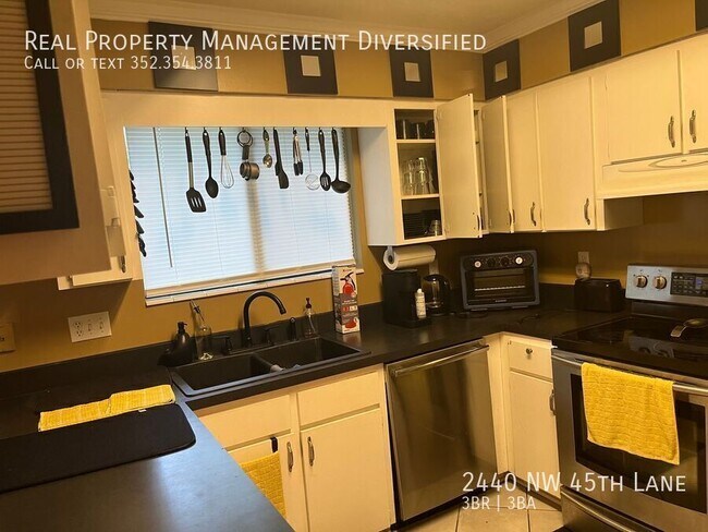 Building Photo - 2440 NW 45th Ln