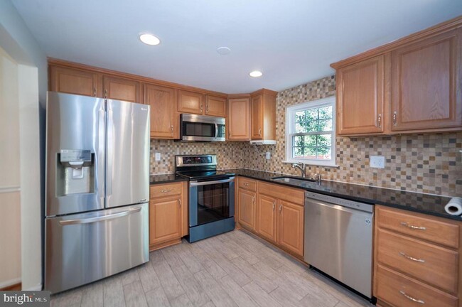 Building Photo - 5725 Walnut Wood Ln