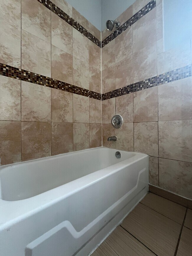 Building Photo - 90 E 25th St