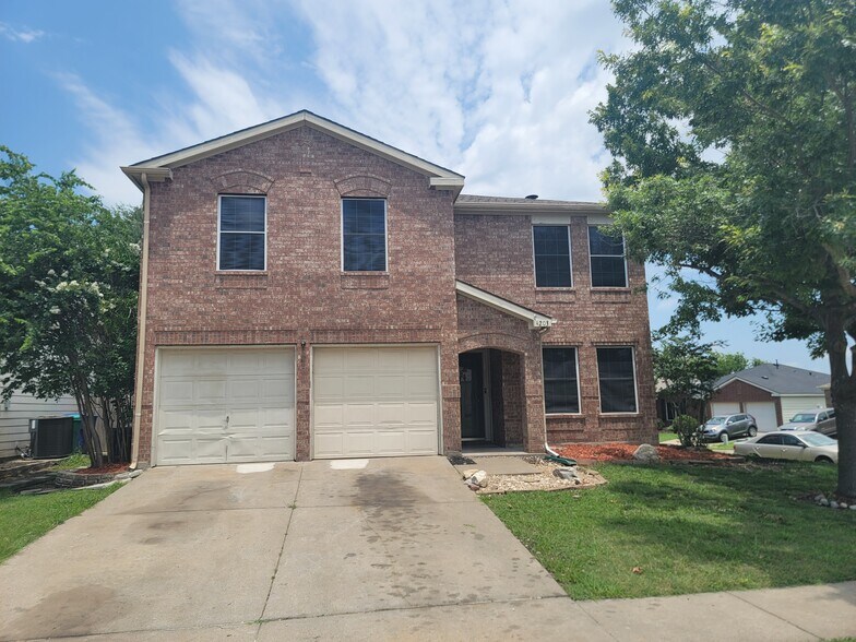 Building Photo - 4203 Falcon Dr