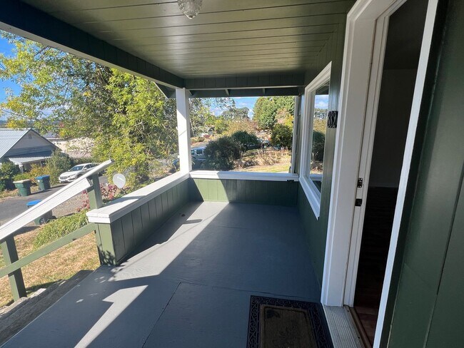 Building Photo - 3 bedroom, 1 bath Chehalis hillside home