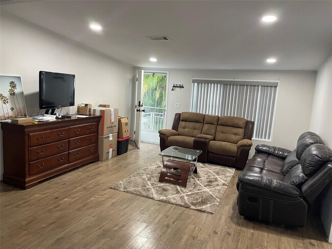 Building Photo - 5859 SW 29th Ave