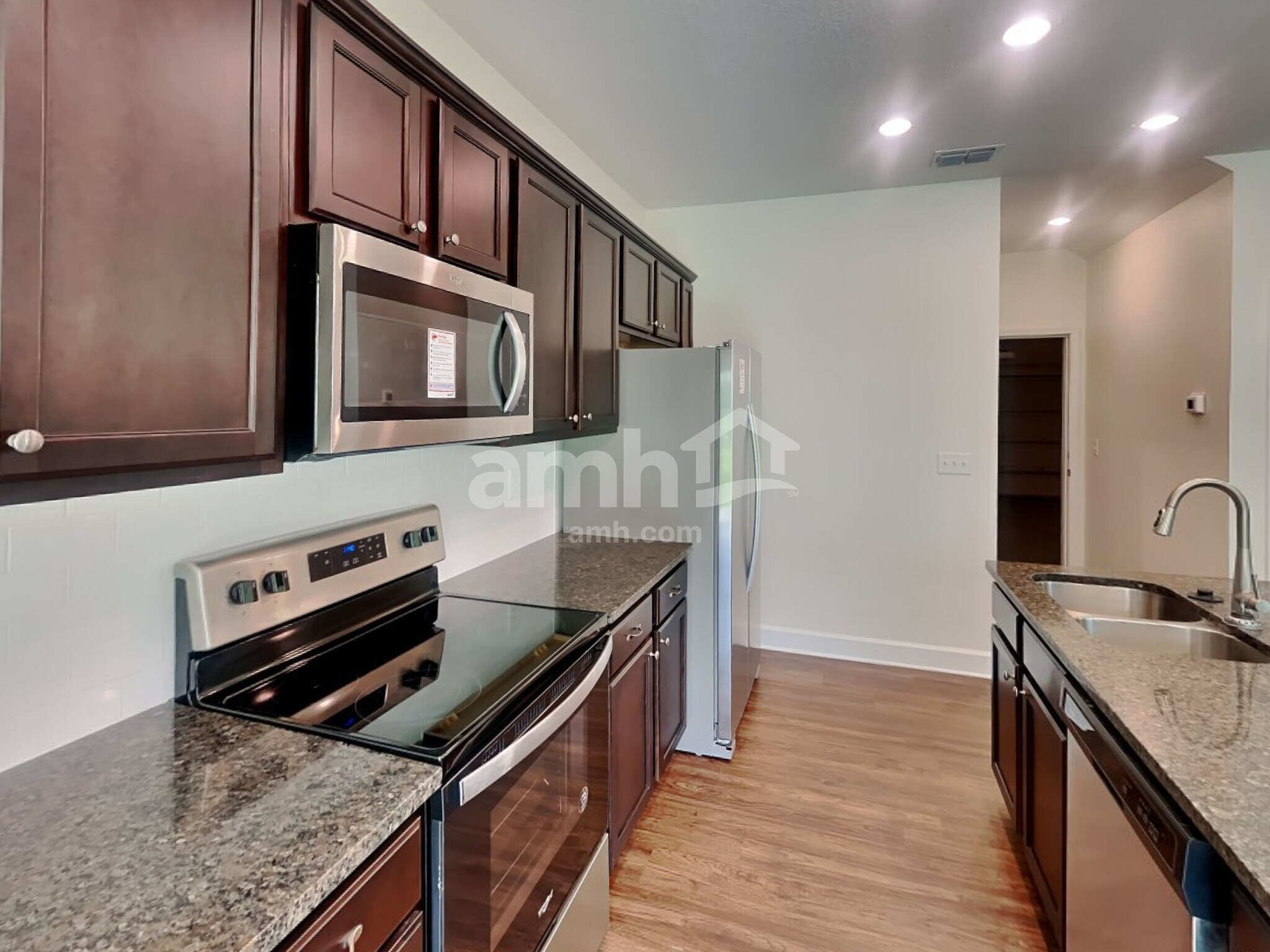 Building Photo - 8571 Highfield Ave