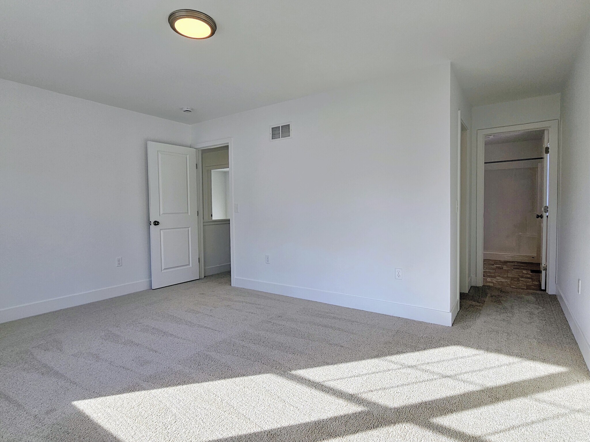 Building Photo - 398 Hensley St