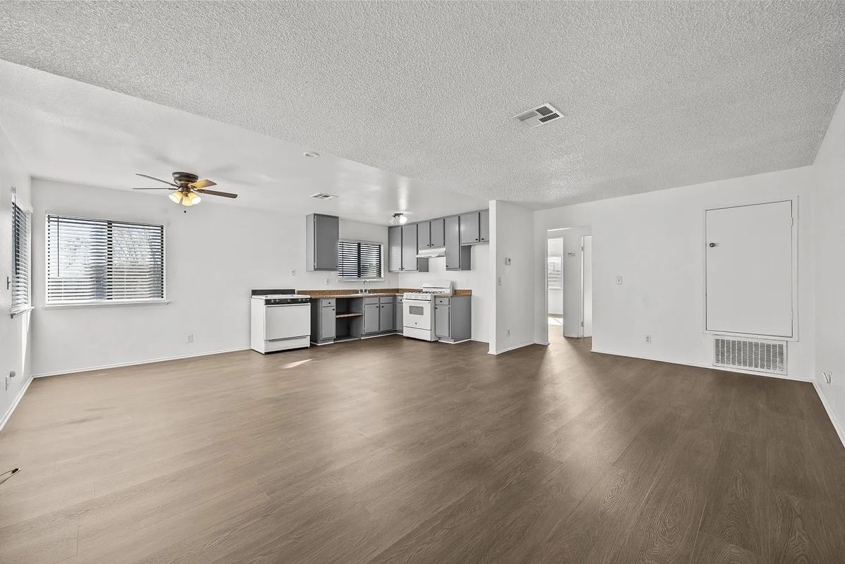 Building Photo - 38501 Larkin Ave