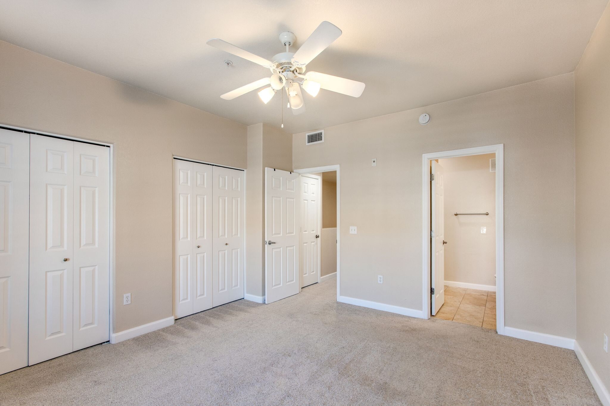 Building Photo - 4455 E Paradise Village Pky S