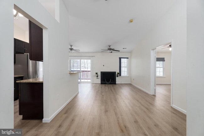 Building Photo - 7123 Elm Ct