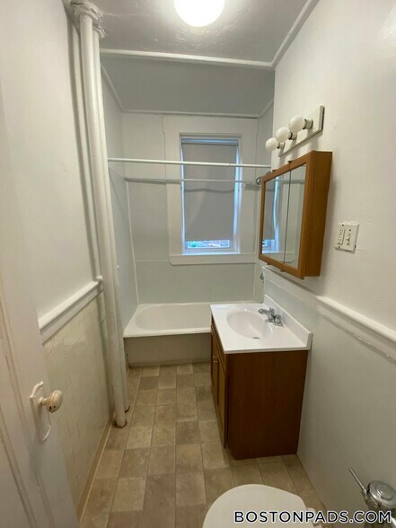 Building Photo - 1185 Boylston St