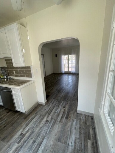 Building Photo - 8714 W Olympic Blvd